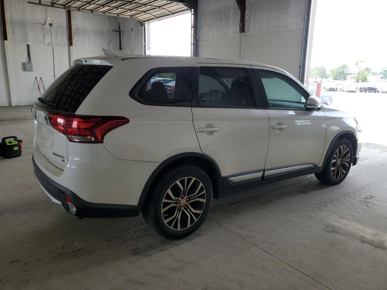 2018 Mitsubishi Outlander Se vin: JA4AD3A37JZ000622