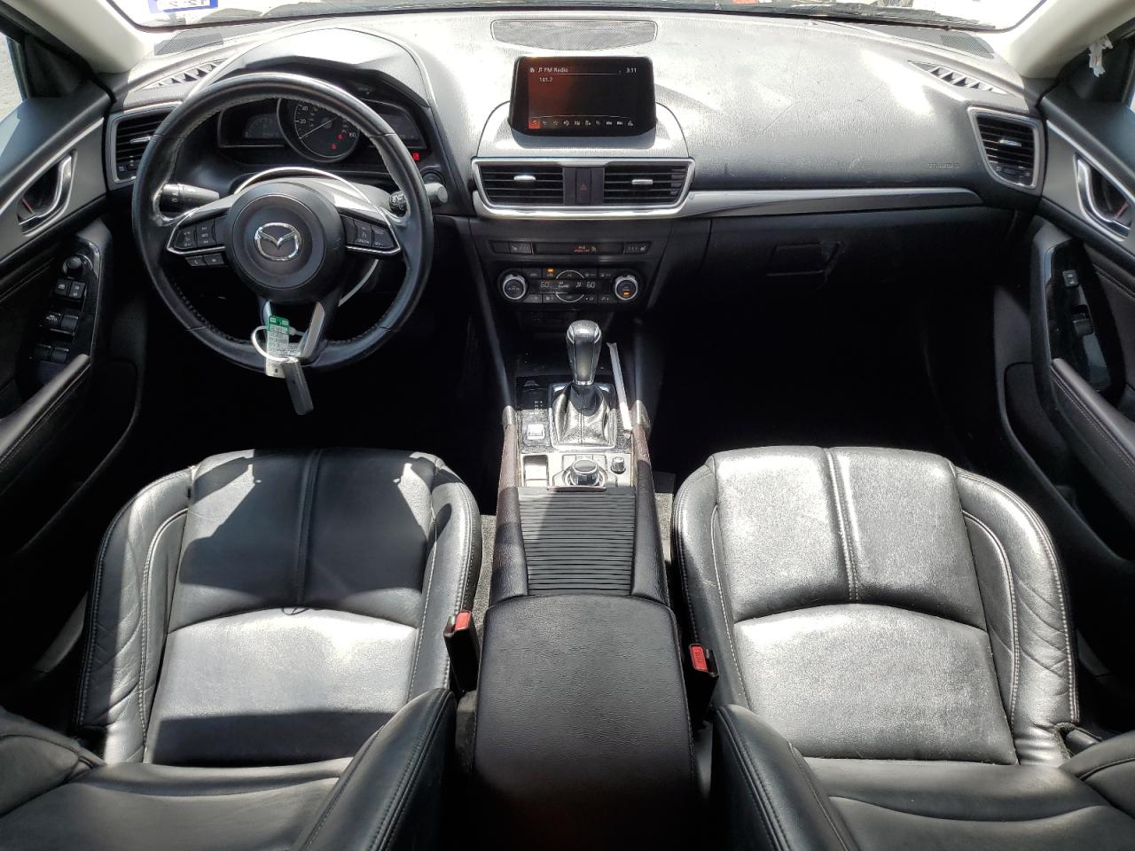 3MZBN1V37JM184092 2018 Mazda 3 Touring