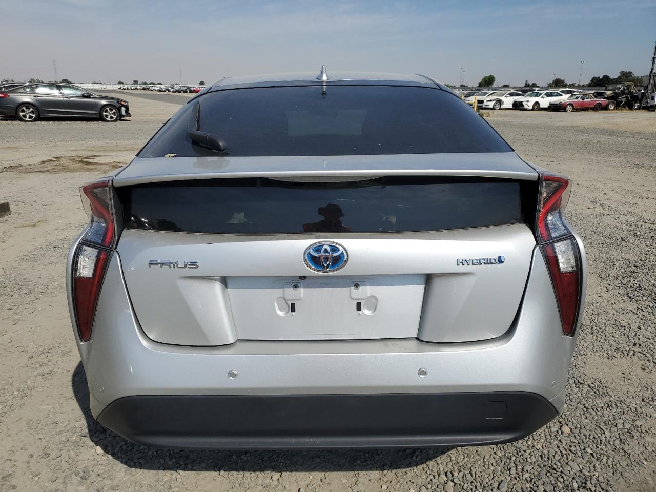 JTDKBRFU2J3598996 2018 Toyota Prius