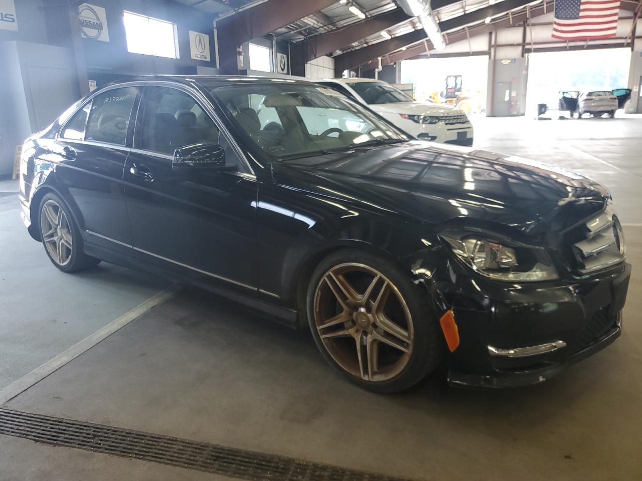 2013 Mercedes-Benz C 300 4Matic vin: WDDGF8AB6DR253178