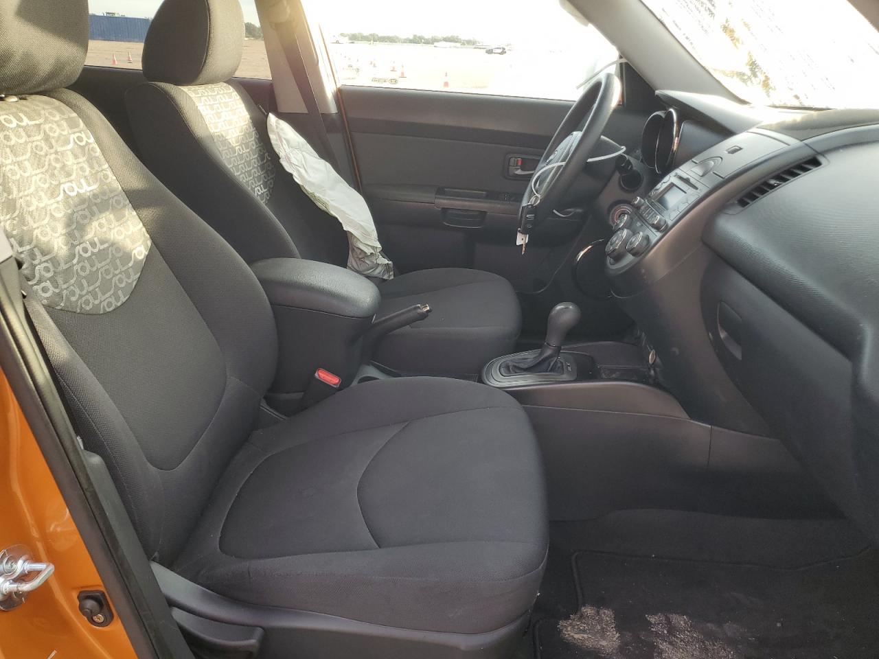 KNDJT2A22B7228583 2011 Kia Soul +