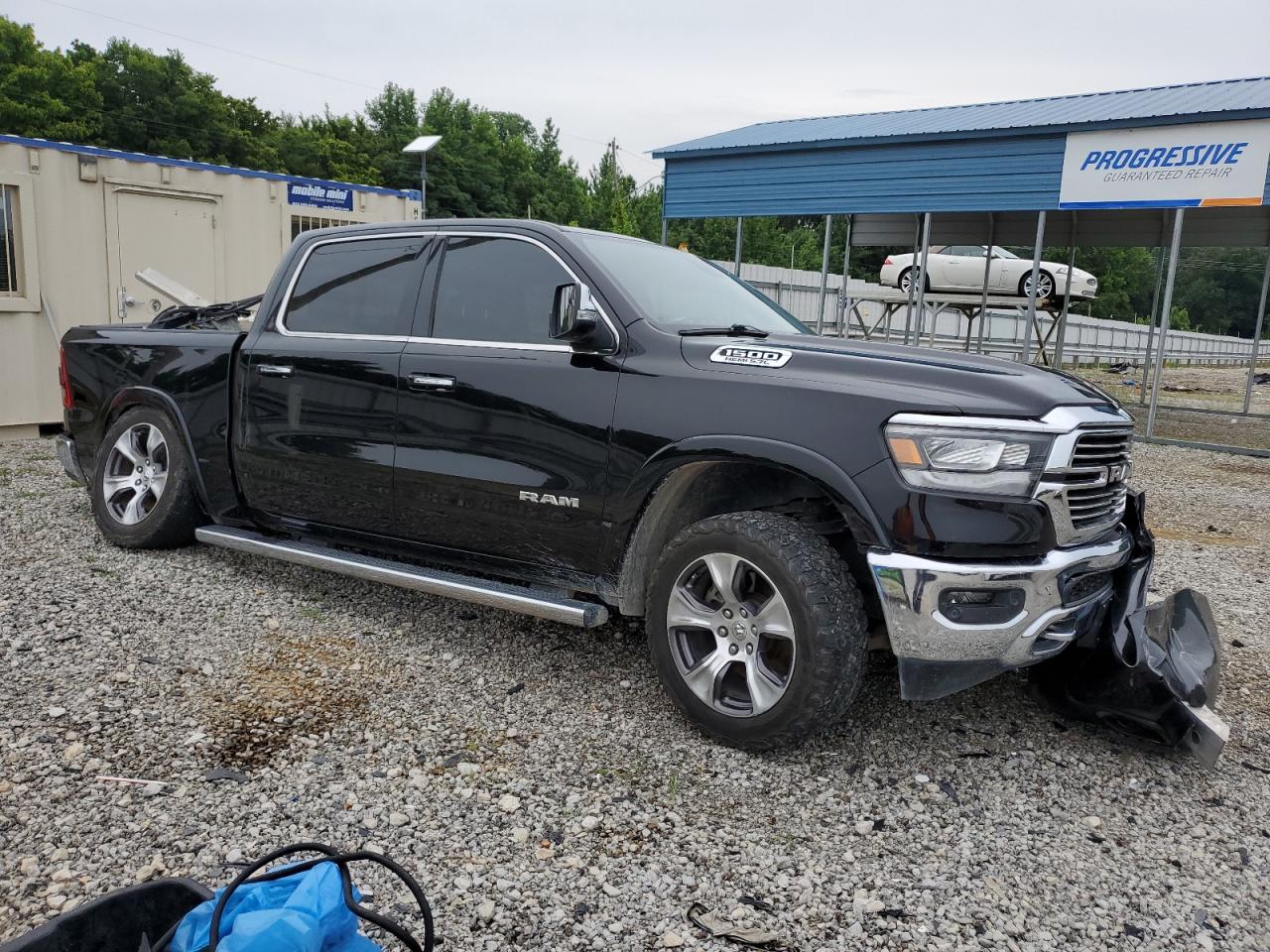 2019 Ram 1500 Laramie vin: 1C6RREJT7KN558105