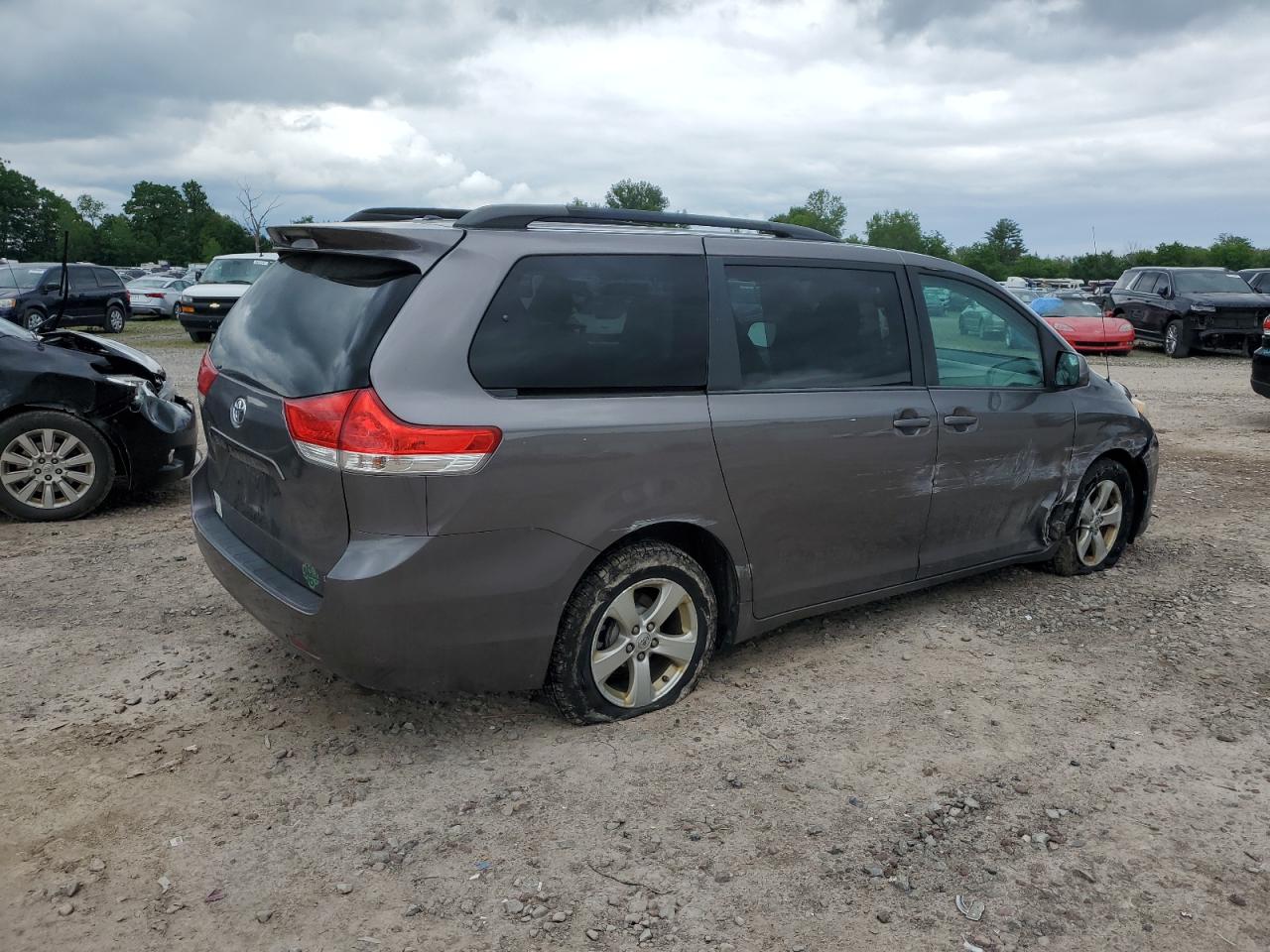 5TDKK3DC3DS326886 2013 Toyota Sienna Le