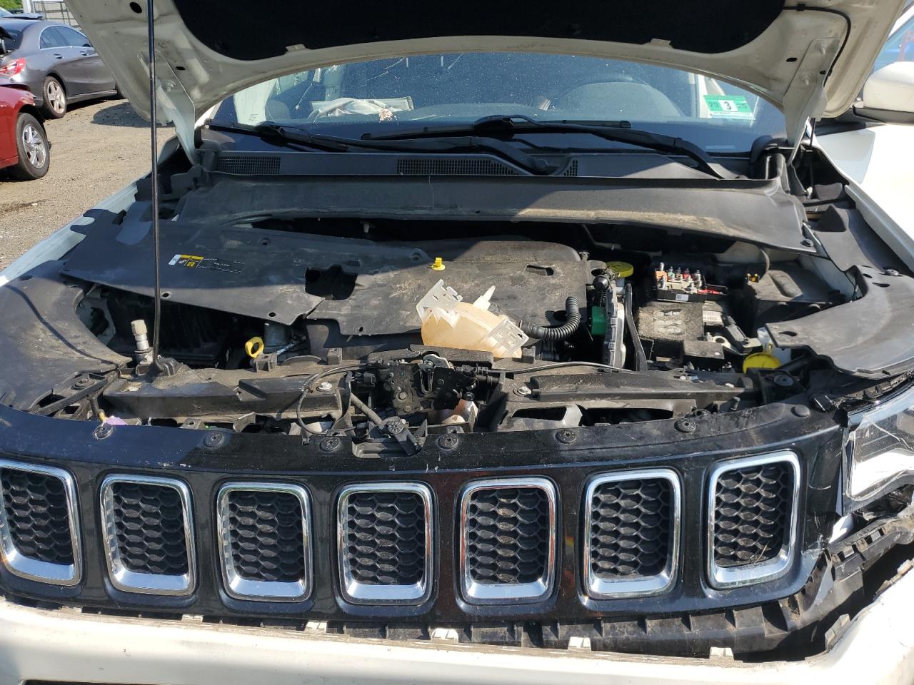 3C4NJDBB2JT331661 2018 Jeep Compass Latitude