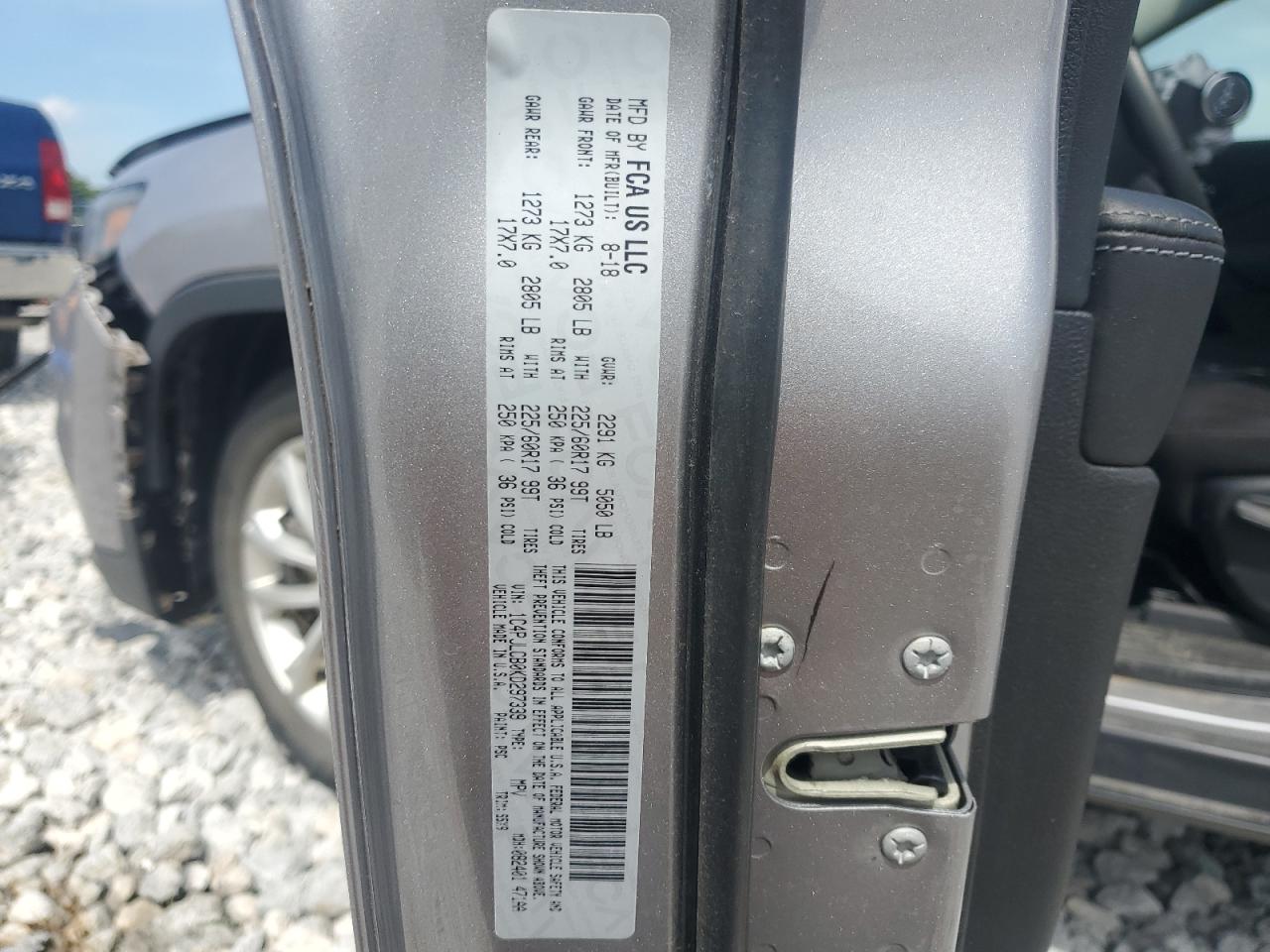 1C4PJLCB0KD297339 2019 Jeep Cherokee Latitude