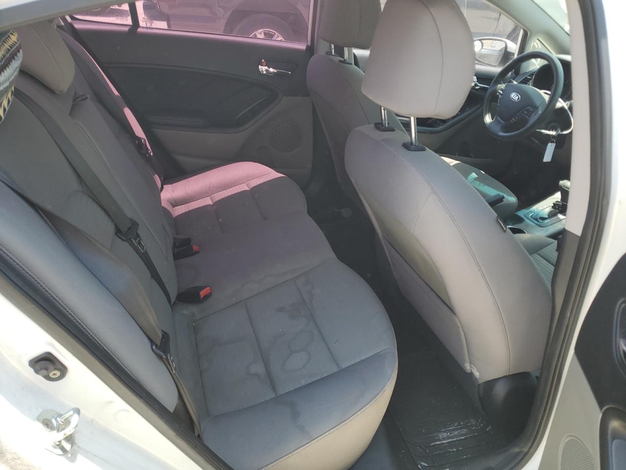 KNAFX4A65G5607909 2016 Kia Forte Lx