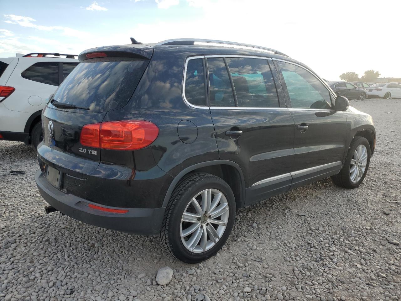 2012 Volkswagen Tiguan S vin: WVGAV7AX7CW518470