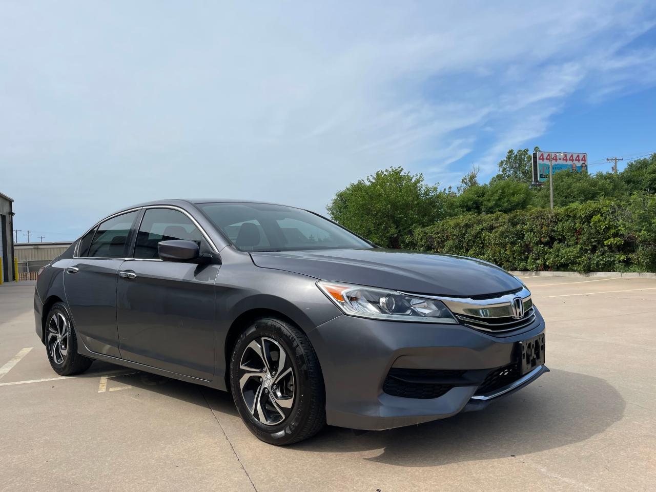 2017 Honda Accord Lx vin: 1HGCR2F33HA210521