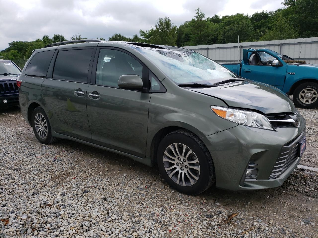 2020 Toyota Sienna Xle vin: 5TDYZ3DC2LS075850