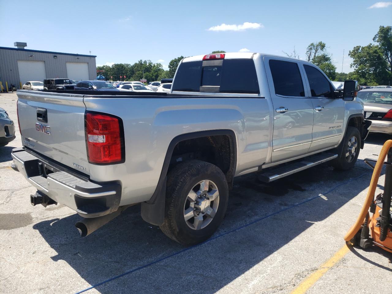 2018 GMC Sierra K2500 Denali vin: 1GT12UEY4JF192493