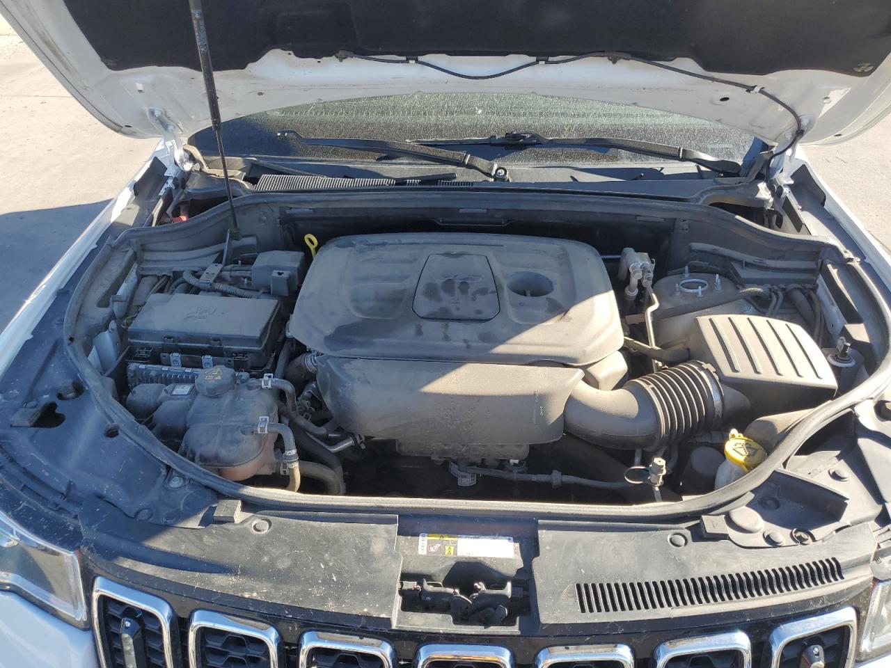 1C4RJFAGXLC195790 2020 Jeep Grand Cherokee Laredo