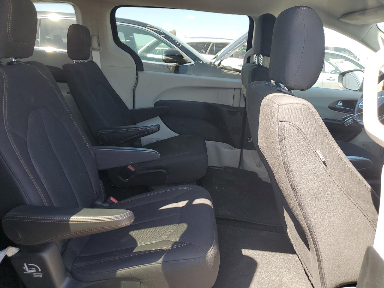 2C4RC1CGXHR598726 2017 Chrysler Pacifica Lx