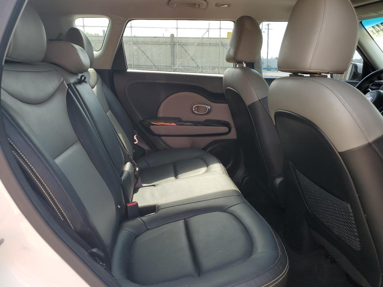 KNDJP3A58G7353437 2016 Kia Soul +