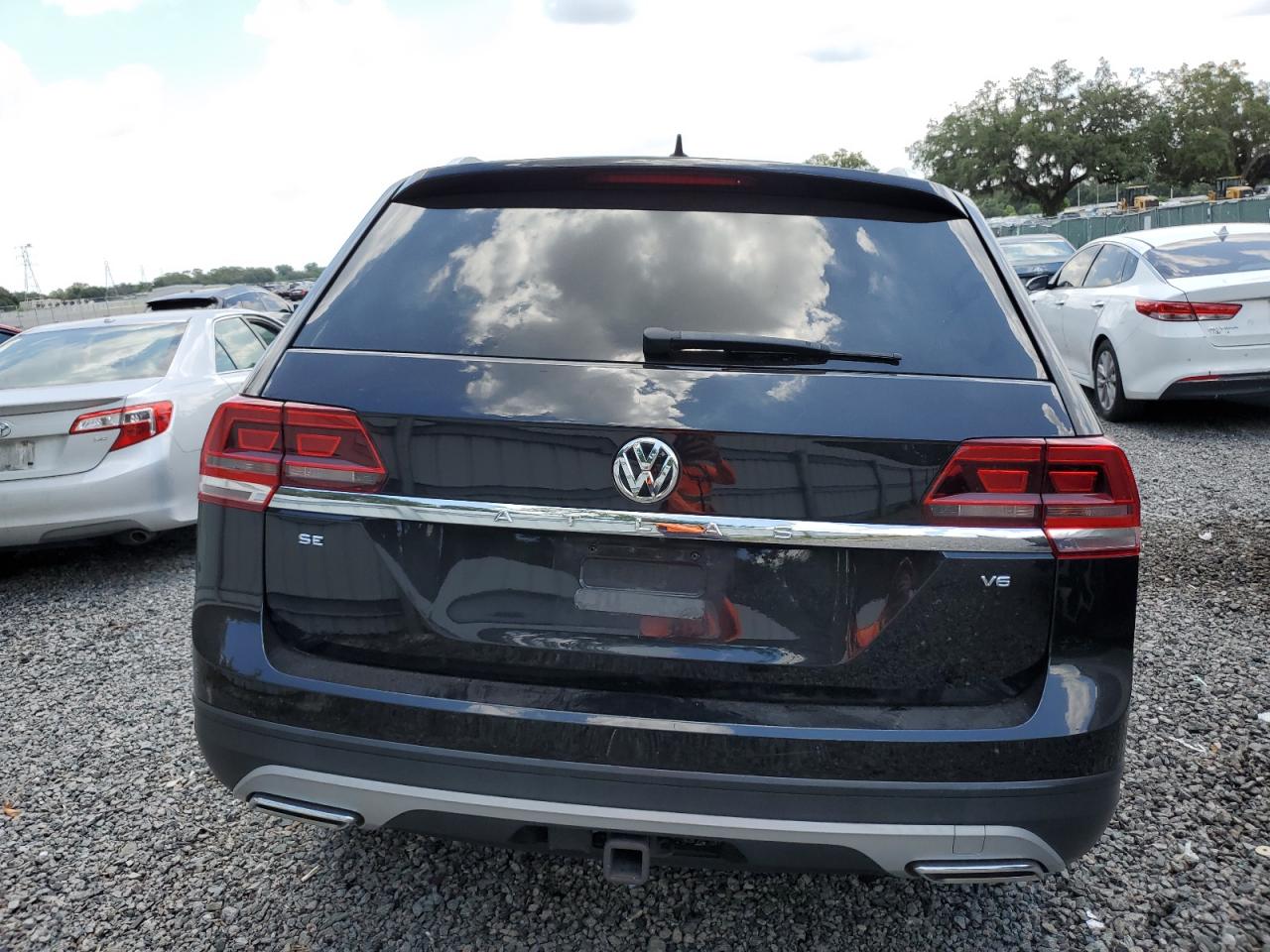 1V2DR2CA8KC518025 2019 Volkswagen Atlas Se