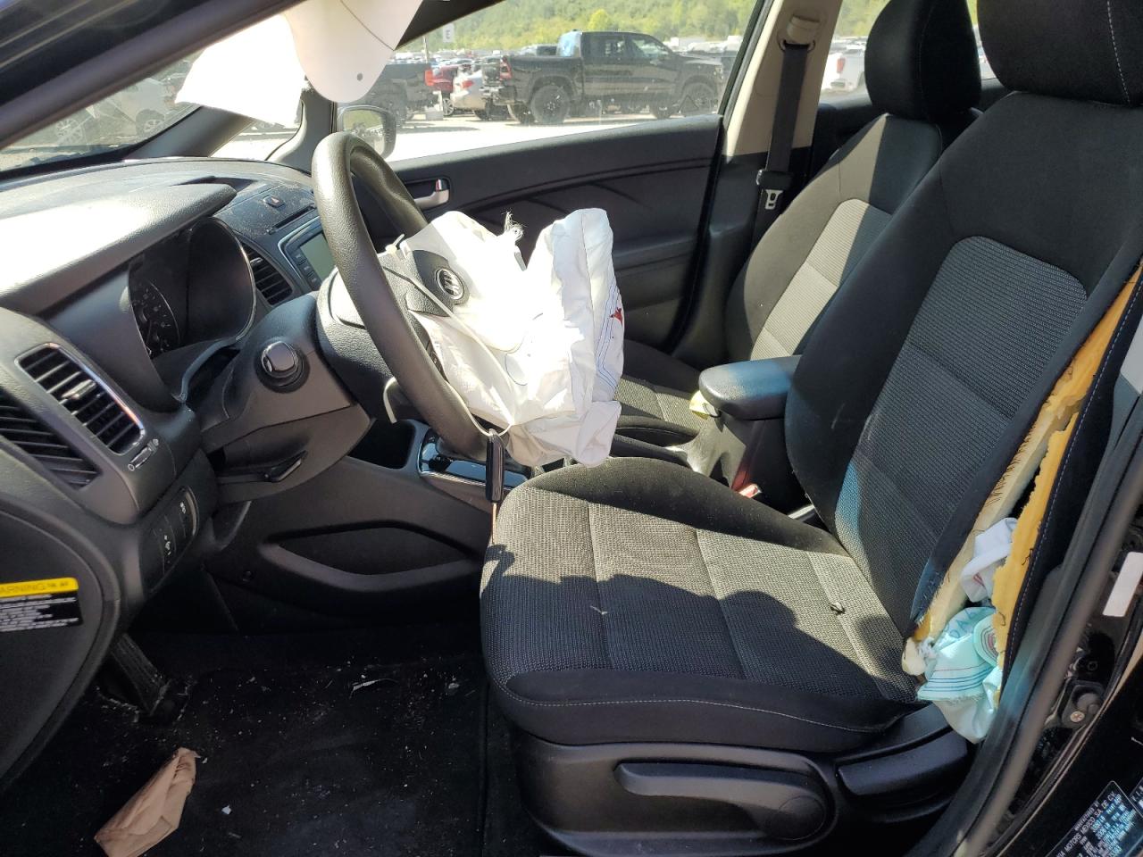 3KPFK4A70JE275593 2018 Kia Forte Lx