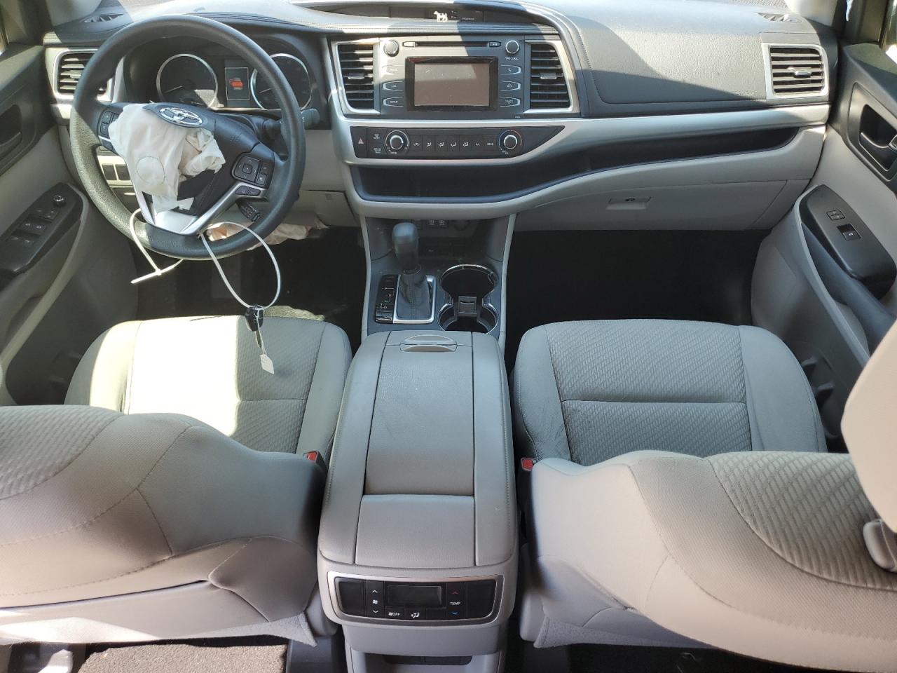 5TDZARFH8HS026814 2017 Toyota Highlander Le