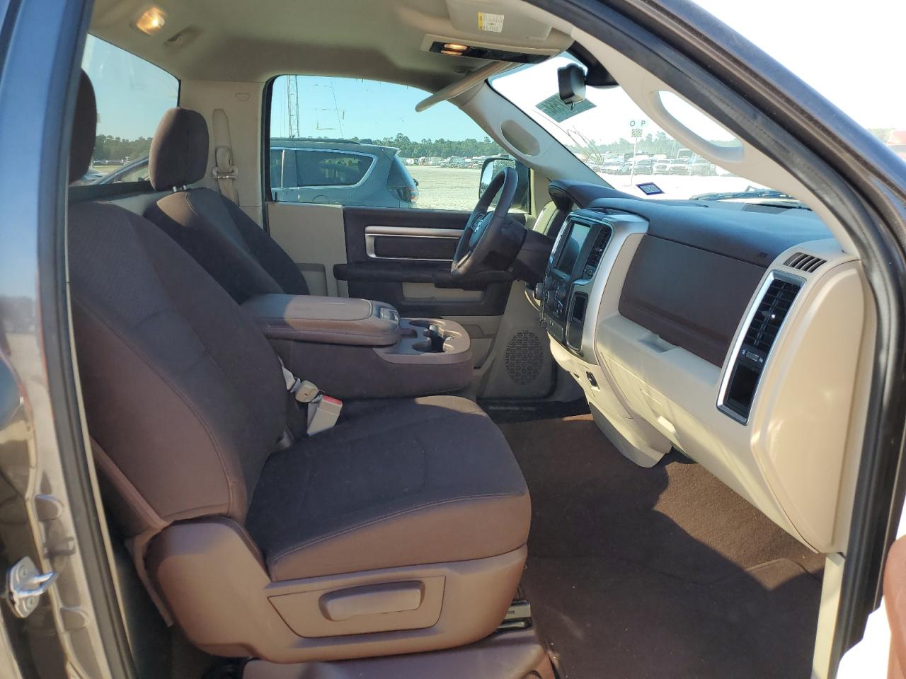 3C6JR6BT7FG631411 2015 Ram 1500 Slt