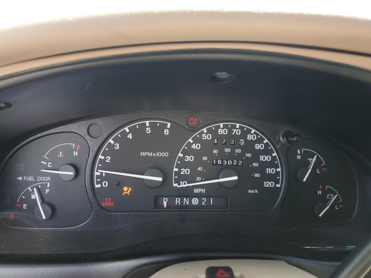 1FMDU84P7YZA01547 2000 Ford Explorer Eddie Bauer