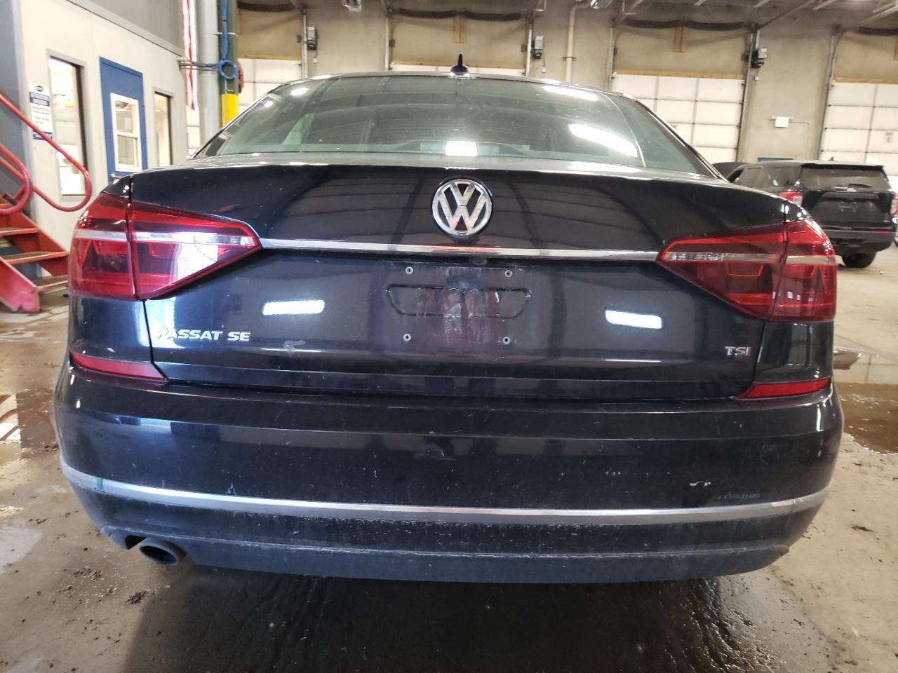 1VWBA7A39JC011261 2018 Volkswagen Passat Se