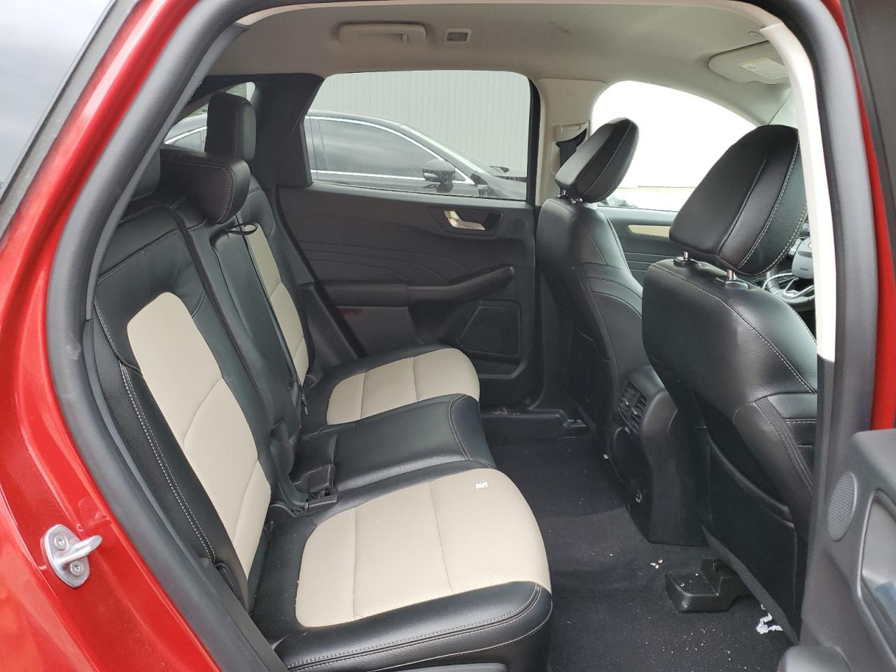 1FMCU0LZXNUA64263 2022 Ford Escape Titanium