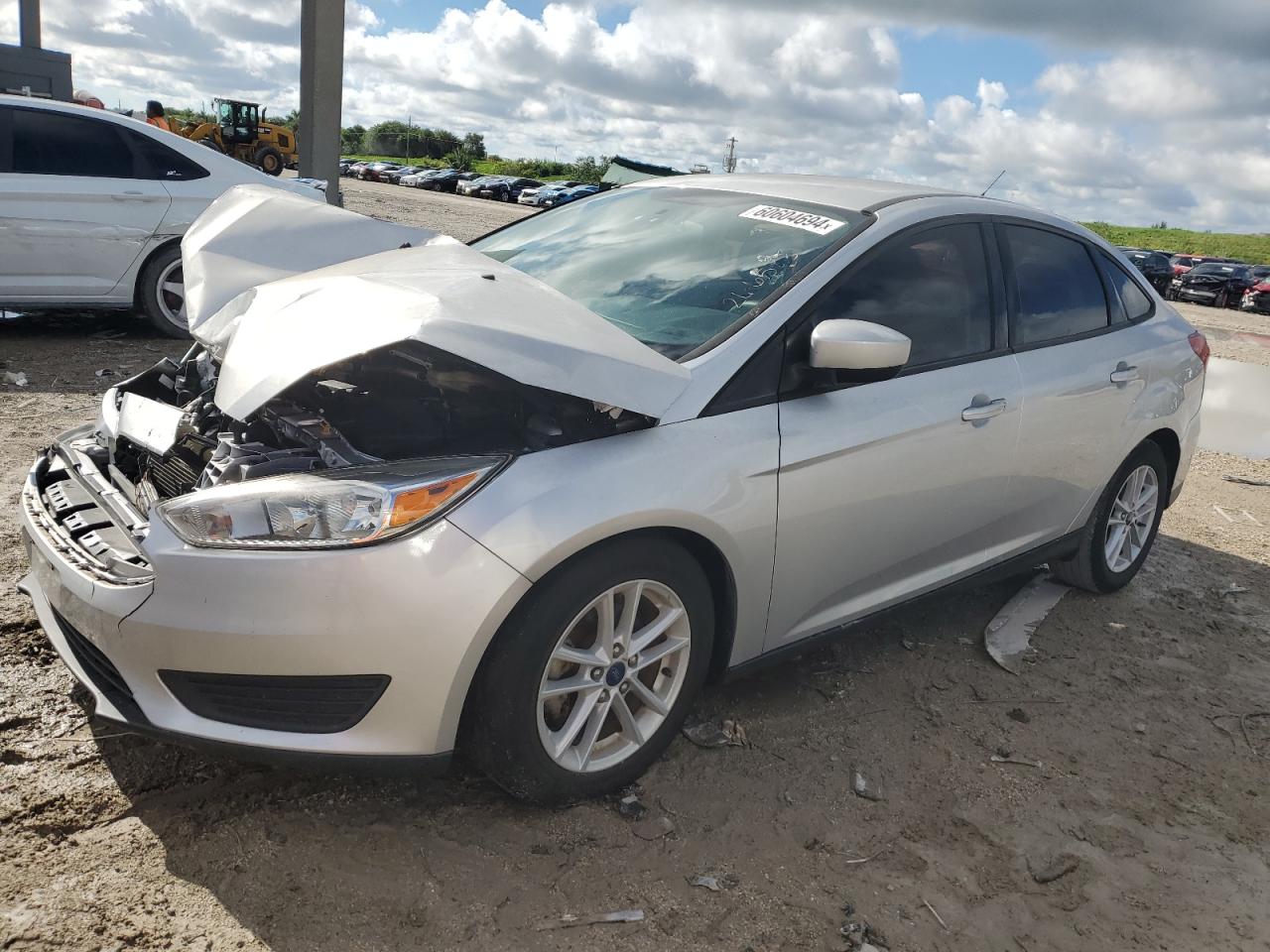 2018 Ford Focus Se vin: 1FADP3F20JL266583