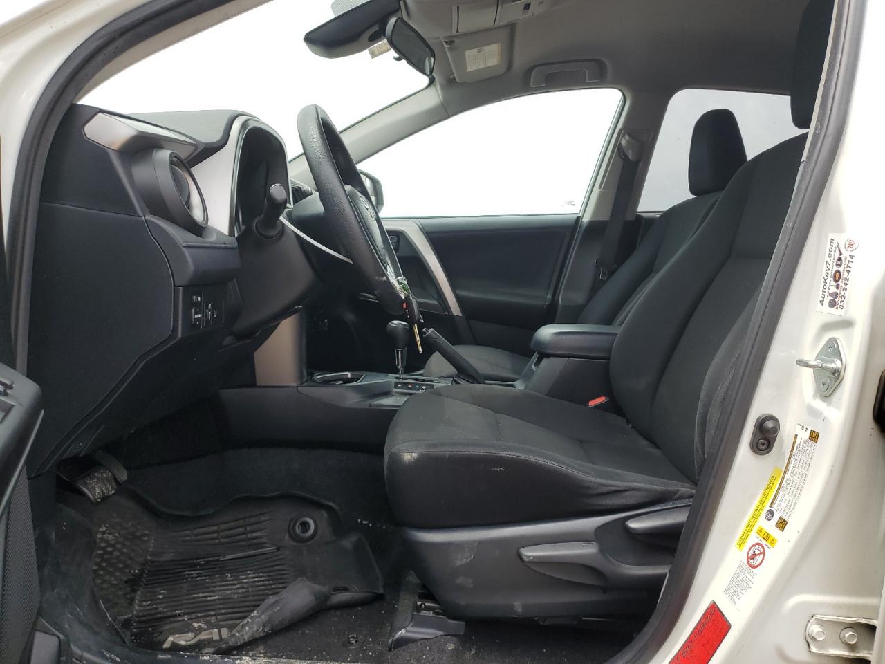 JTMZFREV0HJ114343 2017 Toyota Rav4 Le