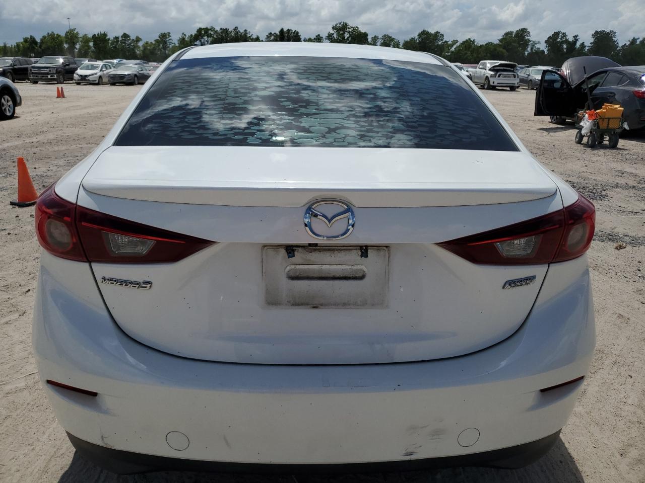 3MZBN1V37JM184092 2018 Mazda 3 Touring