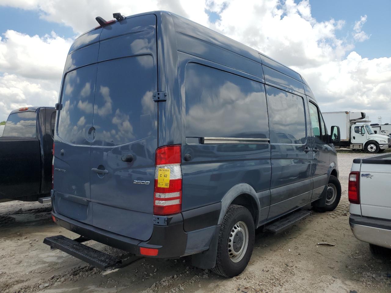 2018 Mercedes-Benz Sprinter 2500 vin: WD3PE7CD9JP633803