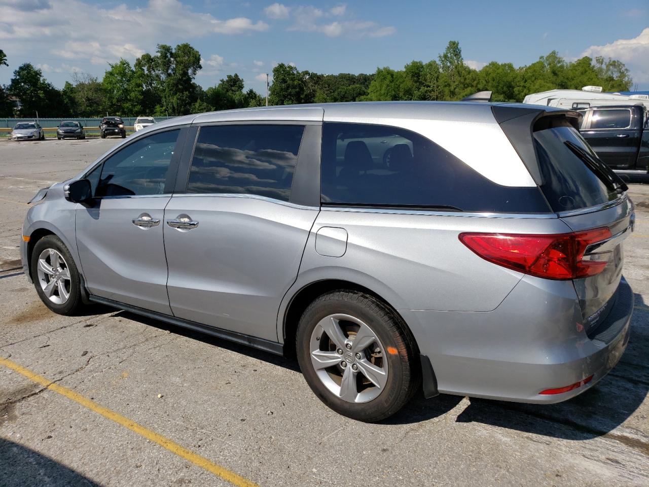 2018 Honda Odyssey Exl vin: 5FNRL6H74JB009239