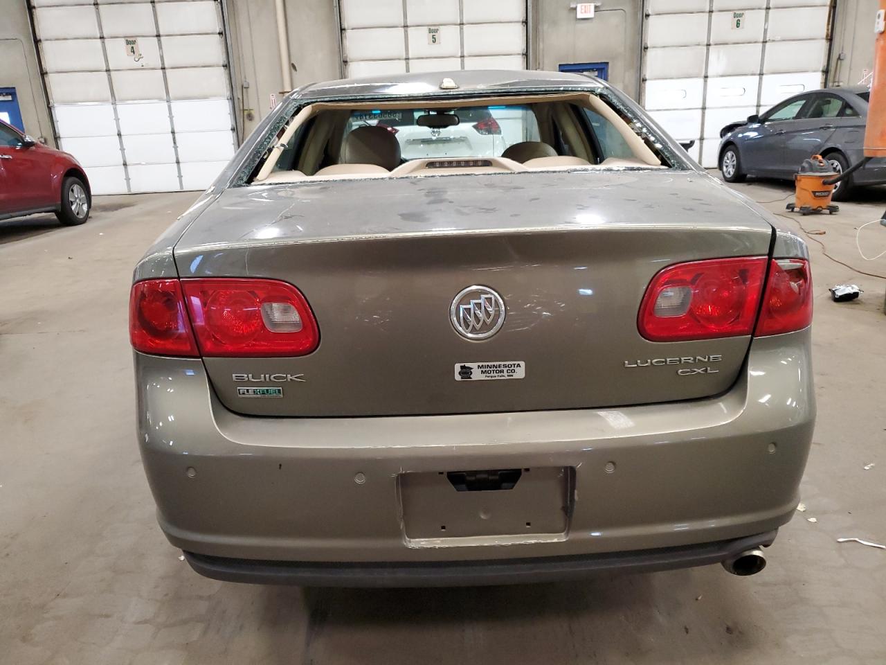 1G4HC5EM1BU100909 2011 Buick Lucerne Cxl