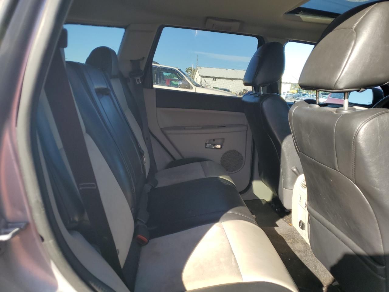 1J4RR5GT9AC126975 2010 Jeep Grand Cherokee Limited