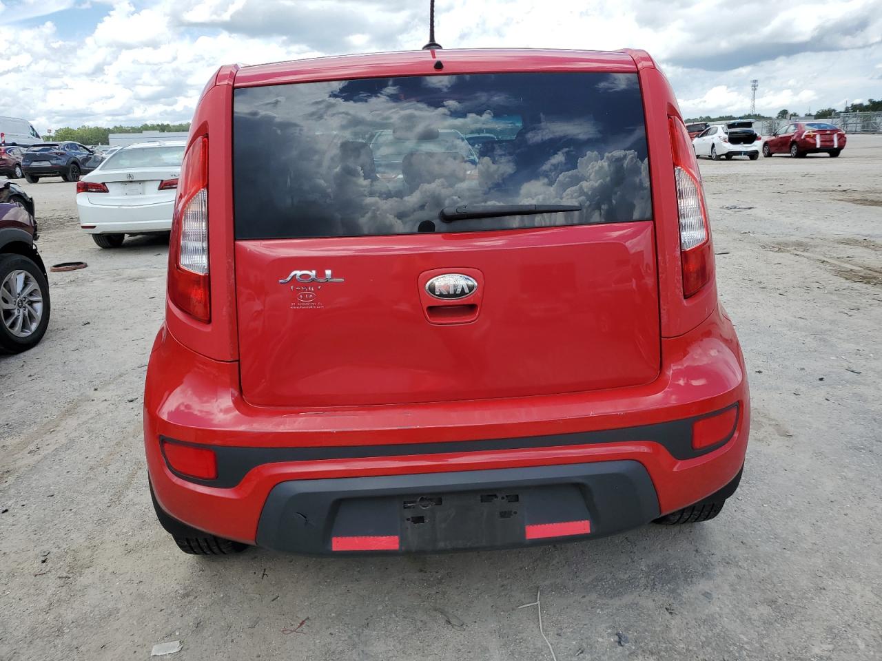 2013 Kia Soul vin: KNDJT2A56D7568459