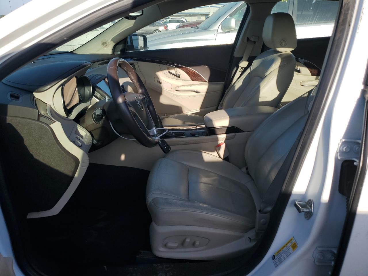 1G4GB5G32GF135747 2016 Buick Lacrosse