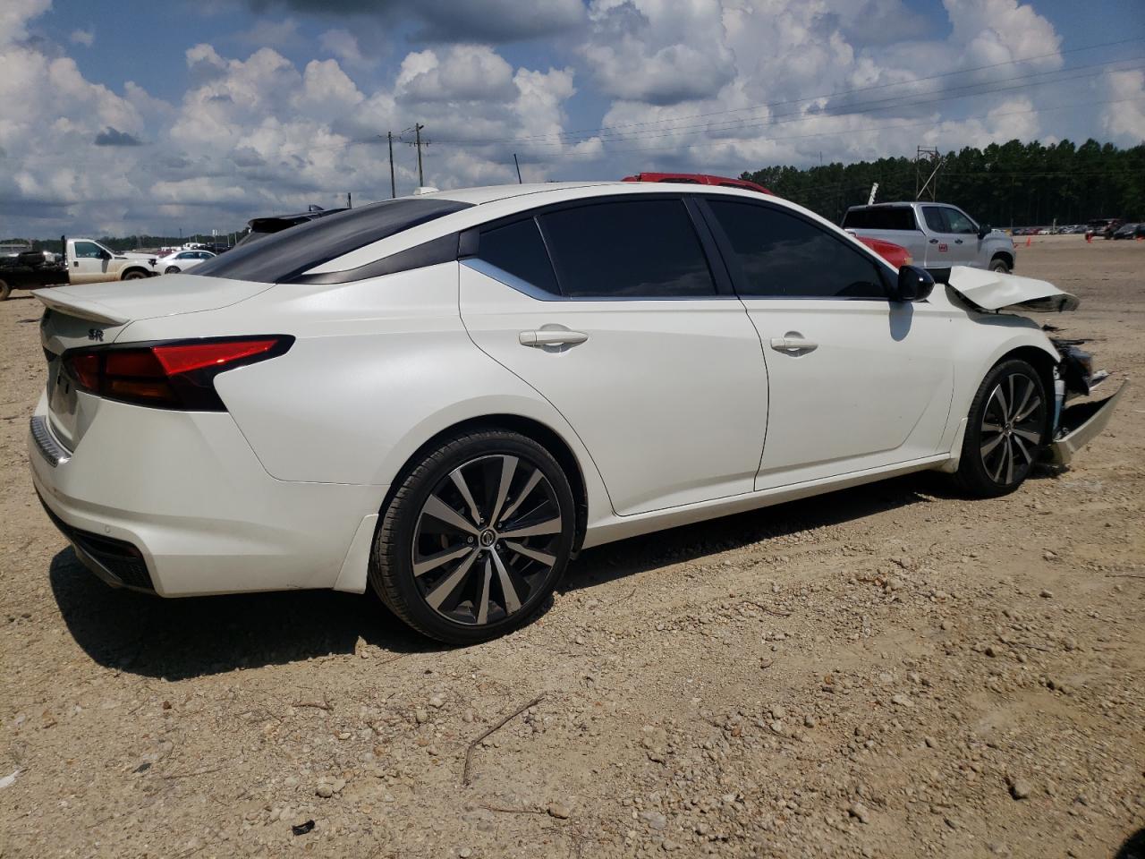 2022 Nissan Altima Sr vin: 1N4BL4CV3NN395631