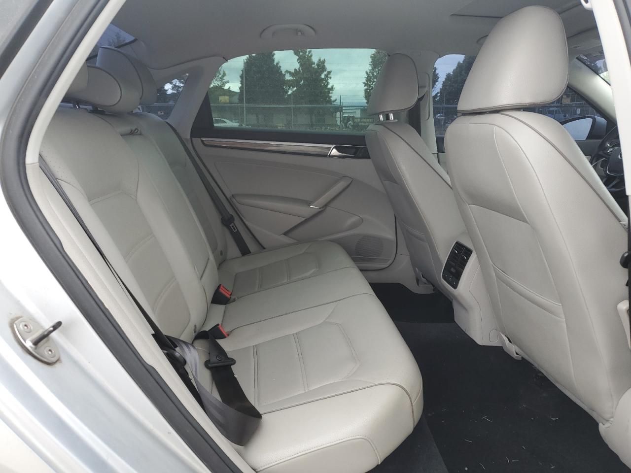 1VWGT7A39HC049261 2017 Volkswagen Passat Se