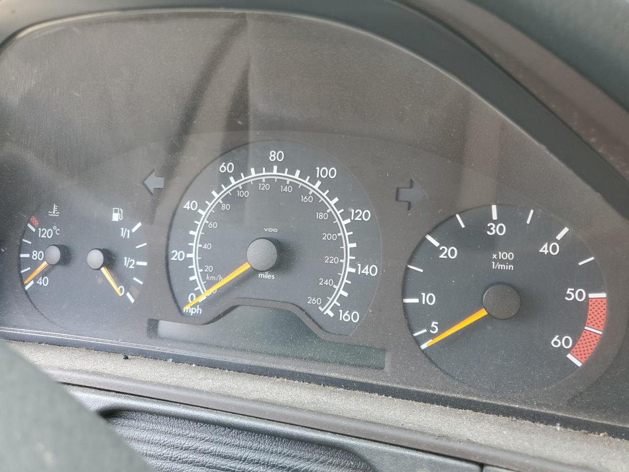 WDBJF25H4XA866672 1999 Mercedes-Benz E 300Td