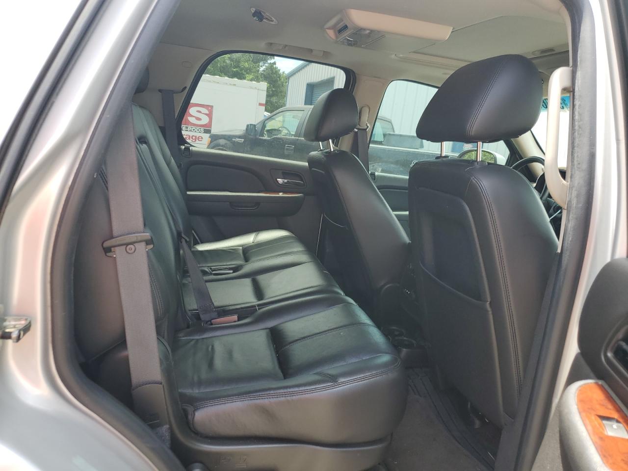 1GNMCBE35AR214476 2010 Chevrolet Tahoe C1500 Lt