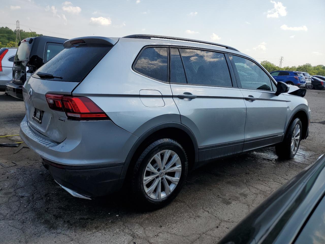 2019 Volkswagen Tiguan S vin: 3VV0B7AX2KM143984