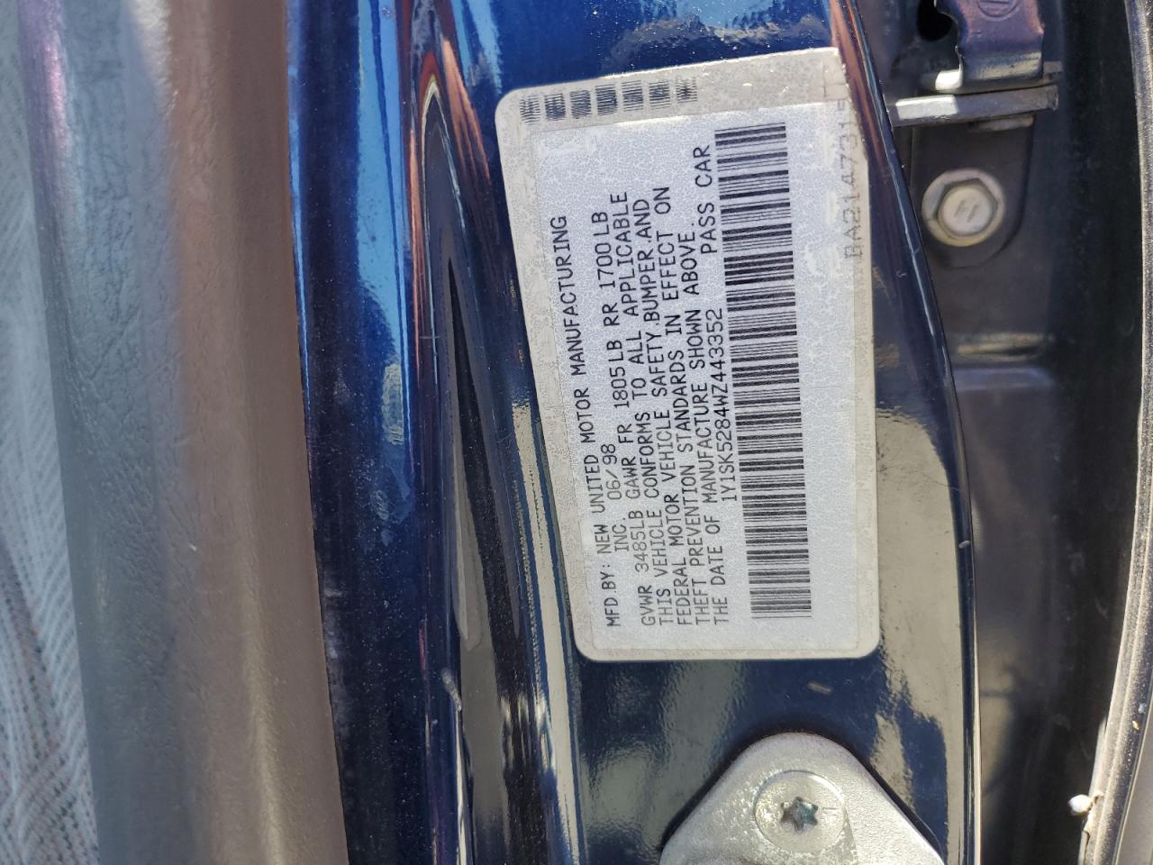 1Y1SK5284WZ443352 1998 Chevrolet Geo Prizm Base