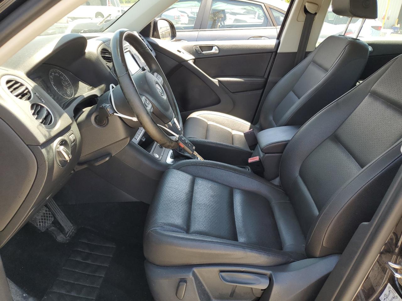 WVGAV7AX8HK003962 2017 Volkswagen Tiguan S