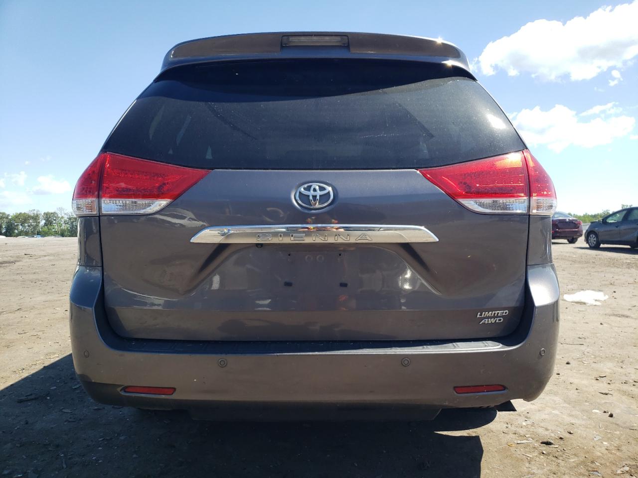 5TDDK3DC1ES093231 2014 Toyota Sienna Xle