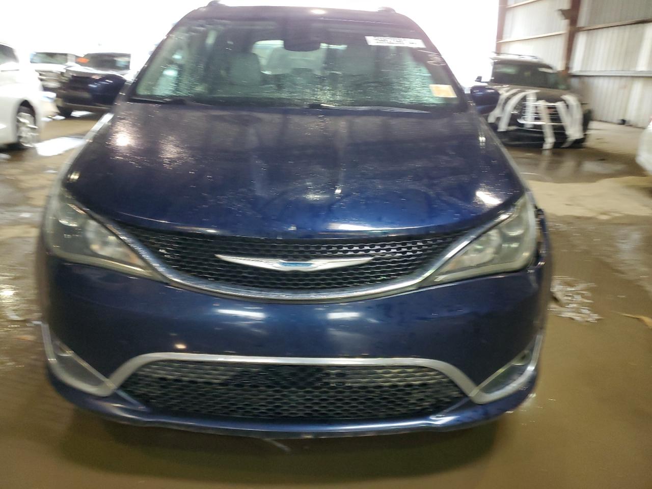 2017 Chrysler Pacifica Touring L vin: 2C4RC1BG9HR512548