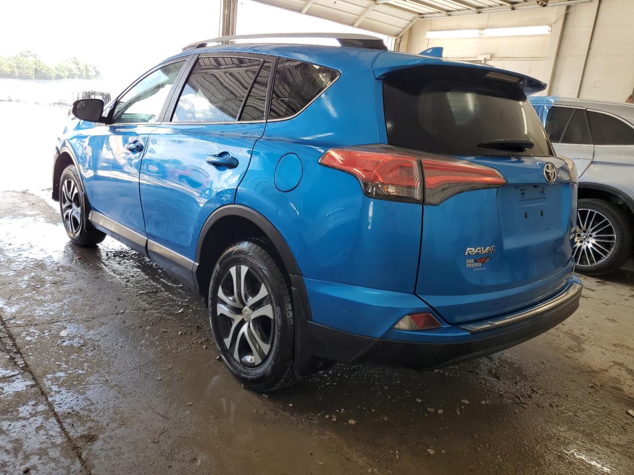 2017 Toyota Rav4 Le vin: 2T3BFREV7HW607309