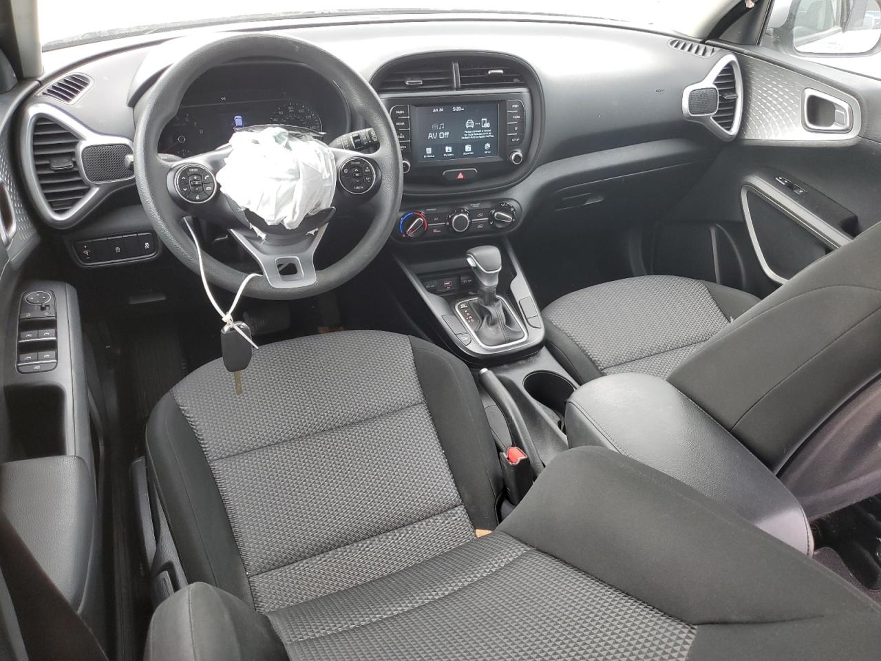 KNDJ23AU9L7102975 2020 Kia Soul Lx