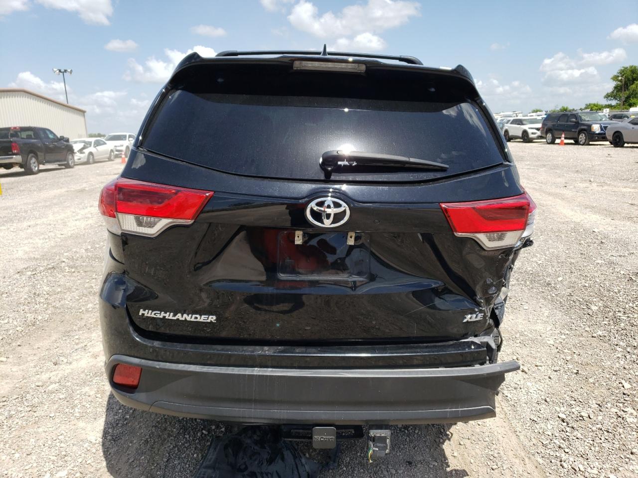 5TDKZRFH6JS537339 2018 Toyota Highlander Se