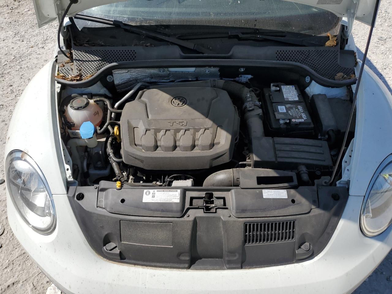 3VW5DAAT8JM507216 2018 Volkswagen Beetle S