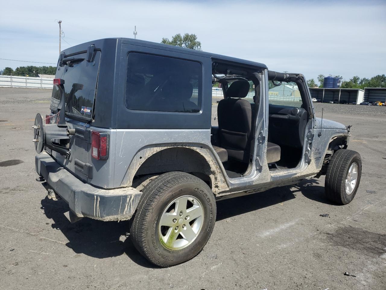 JEEP WRANGLER U 2014 silver 4dr spor flexible fuel 1C4BJWDG1EL106043 photo #4