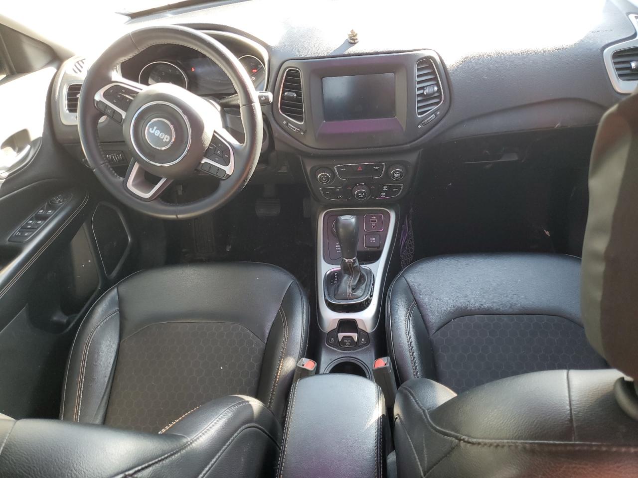 3C4NJDBB7JT175777 2018 Jeep Compass Latitude