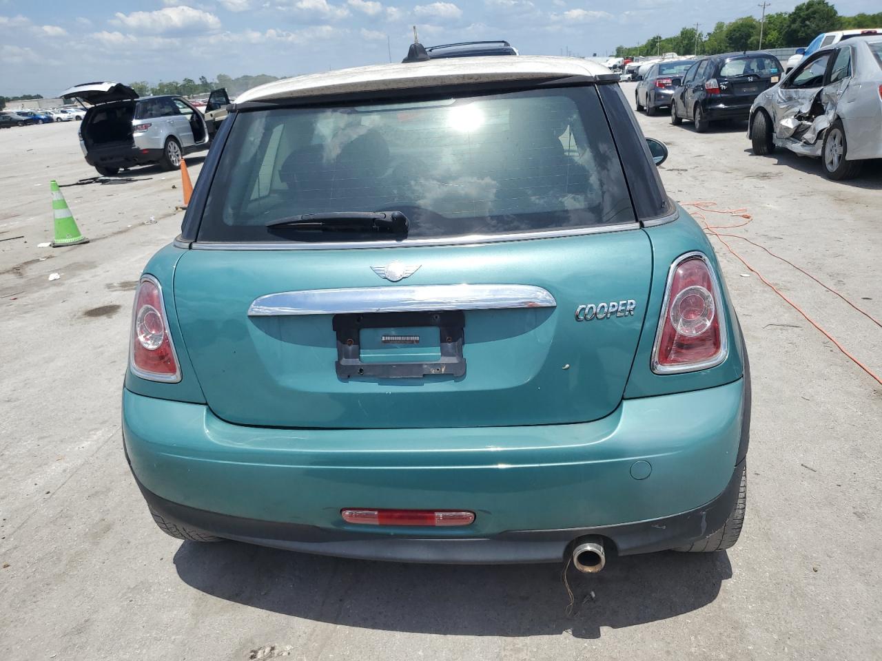 2012 Mini Cooper vin: WMWSU3C59CT257051