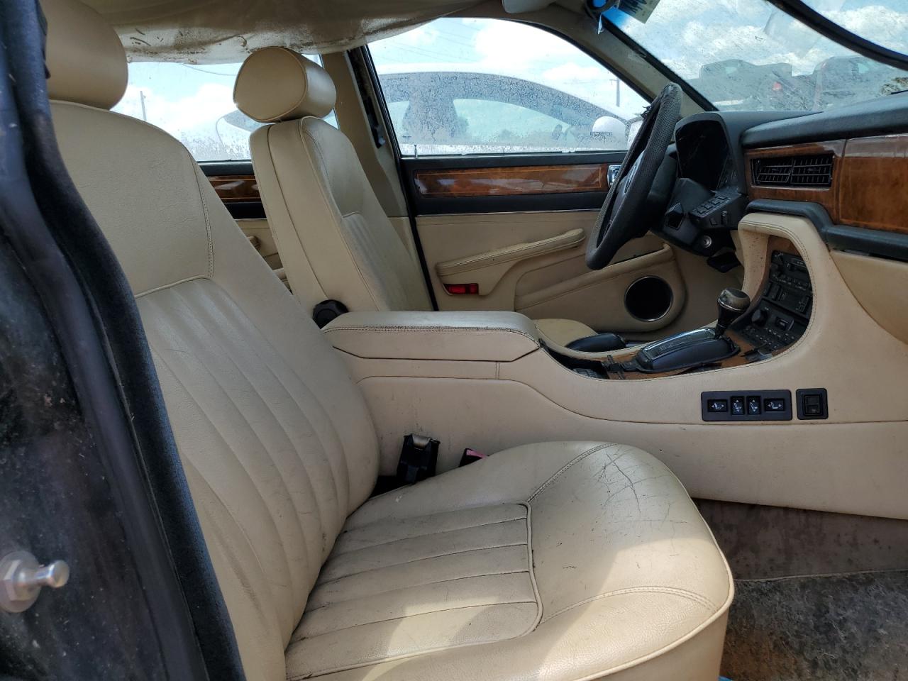 SAJKY174XLC608032 1990 Jaguar Vandenplas